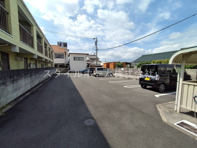 グレイス小松の駐車場