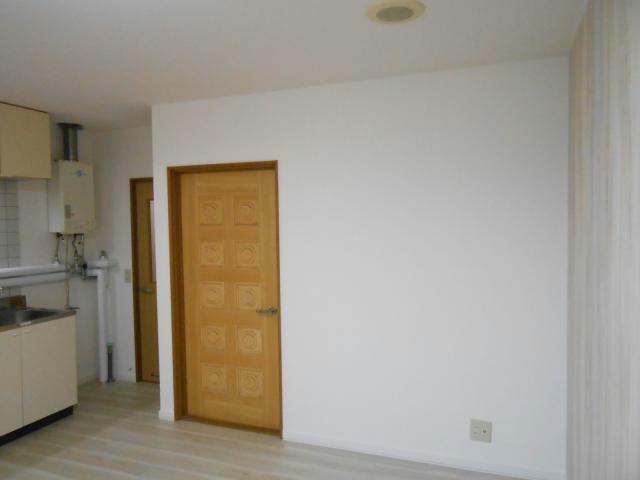 イシュタール鶴巣の居間・リビング