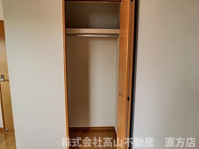 直方市大字感田のアパートの収納