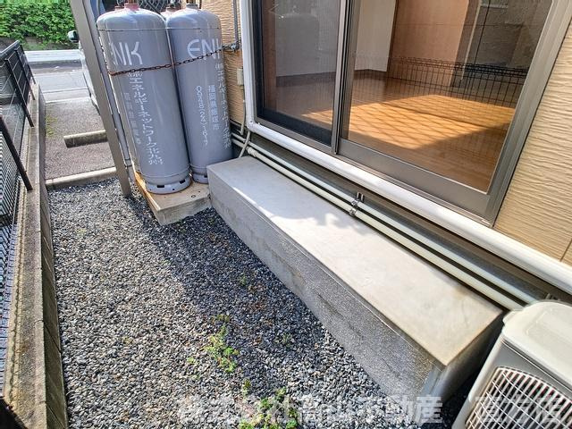 直方市大字感田のアパートのバルコニー