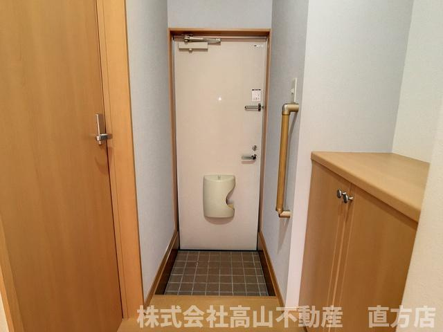 直方市大字感田のアパートの玄関