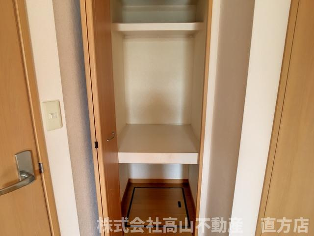 直方市大字感田のアパートの収納
