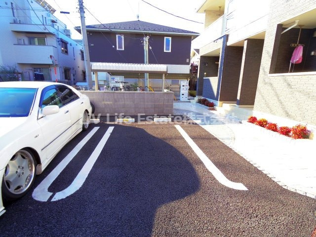 グランクレールＡの駐車場