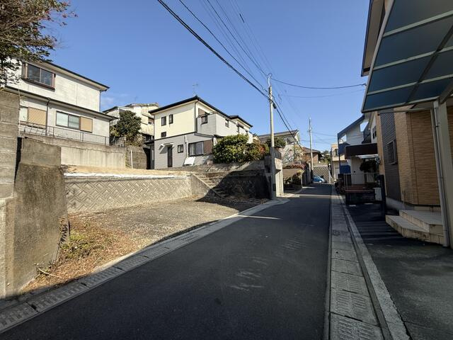 【前面道路含む現地写真】