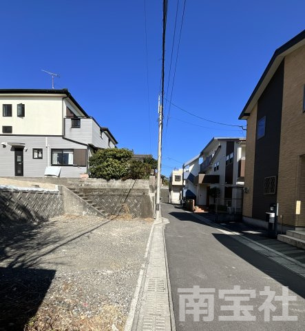 【前面道路含む現地写真】