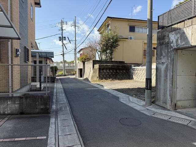 【前面道路含む現地写真】