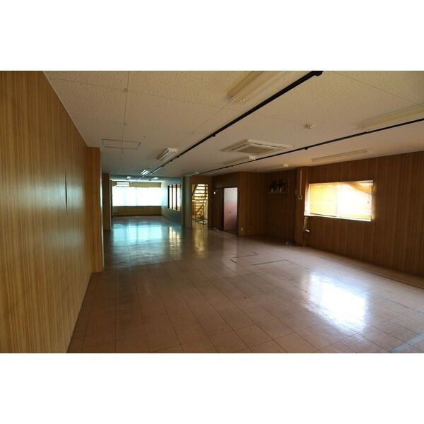 	向島町5丁目倉庫のロビー