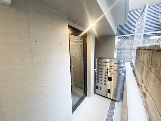 ホワイトセラスのエントランス|マンション入り口☆