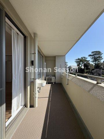 【バルコニー】 | 南向きバルコニーで洗濯物も良く乾きます◎
