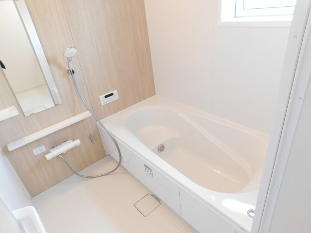 名古屋市中川区打出１丁目の新築一戸建の浴室|◇浴室◇　　広い１坪サイズ・浴室暖房乾燥機・追い焚き・断熱浴槽・エコベンチ浴槽・キレイサーモフロア・オートバス・バリアフリー・浴室窓あり