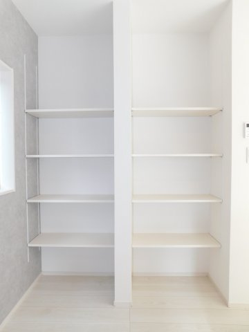 名古屋市中川区打出１丁目の新築一戸建の収納|◇パントリー◇　　調理器具や食料品など可動棚付きで自由にレイアウトして収納できます♪