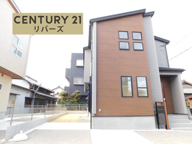 名古屋市中川区打出１丁目の新築一戸建の外観|◇ラスト１棟◇　　いつでも見学出来ます♪♪（お問合せ当日、平日、水曜、夜間でもＯＫ）　長期優良住宅！　制震ダンパー搭載！　駐車２台ＯＫ！　全居室南向き！　開放的な吹抜のエントランス♪