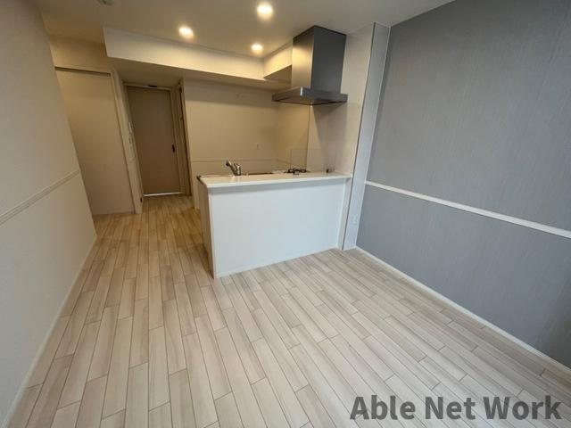 シェル グローリー（ＳｈｅｌｌＧｌｏｒｙ）B棟の居間・リビング|10帖のLDK