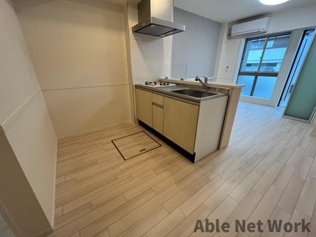 シェル グローリー（ＳｈｅｌｌＧｌｏｒｙ）B棟のキッチン|対面式キッチン