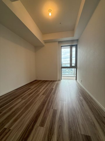 Sun Village T棟 33階の洋室