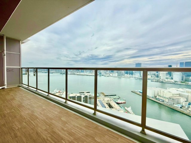 Sun Village T棟 33階のバルコニー