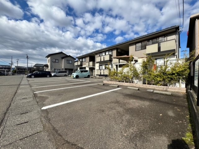 コンフォール２１の駐車場