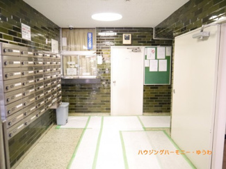 【その他共用部分】 | 清潔感と歓迎感があるエントランスホールとなります。