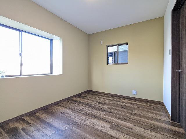 楠葉並木1丁目　中古一戸建ての子供部屋|洋室6.0帖
■物件内覧・資金計画相談・住宅ローン相談、リフォーム相談、お問合せ受付中■
※当日・翌日のご内覧、ご相談はお電話でのお問合せがスムーズです！