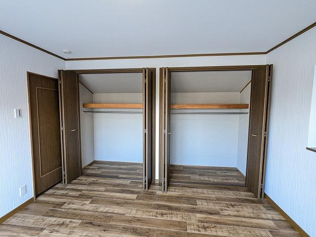 楠葉並木1丁目　中古一戸建ての収納|洋室のクローゼット
■物件内覧・資金計画相談・住宅ローン相談、リフォーム相談、お問合せ受付中■
※当日・翌日のご内覧、ご相談はお電話でのお問合せがスムーズです！