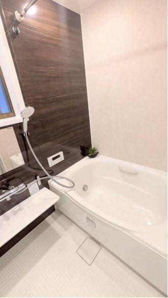 楠葉並木1丁目　中古一戸建ての浴室|ユニットバス
■物件内覧・資金計画相談・住宅ローン相談、リフォーム相談、お問合せ受付中■
※当日・翌日のご内覧、ご相談はお電話でのお問合せがスムーズです！