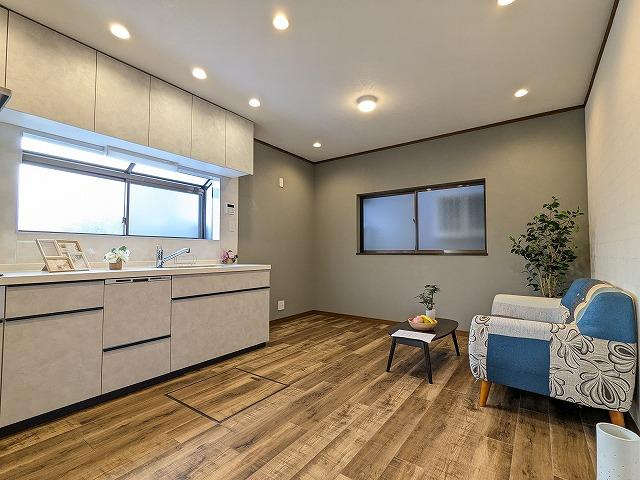 楠葉並木1丁目　中古一戸建ての居間・リビング|LDK10.0帖
■物件内覧・資金計画相談・住宅ローン相談、リフォーム相談、お問合せ受付中■
※当日・翌日のご内覧、ご相談はお電話でのお問合せがスムーズです！