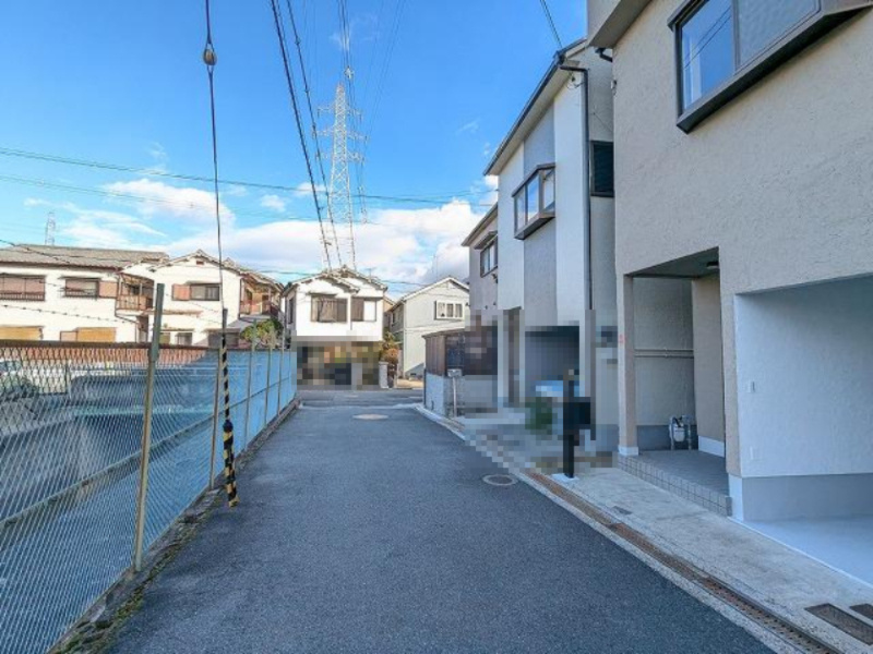 楠葉並木1丁目　中古一戸建ての前面道路含む現地写真|■物件内覧・資金計画相談・住宅ローン相談、リフォーム相談、お問合せ受付中■
※当日・翌日のご内覧、ご相談はお電話でのお問合せがスムーズです！
