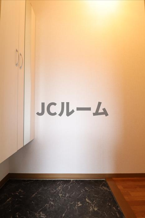 メゾン・アンソレイルの玄関