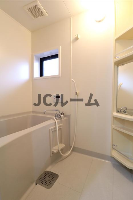 メゾン・アンソレイルの浴室