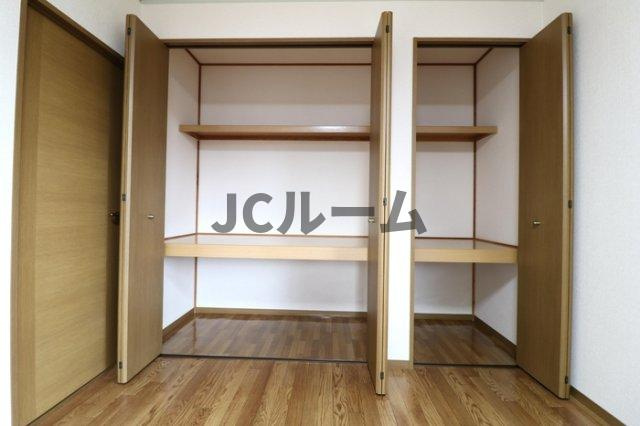 メゾン・アンソレイルの収納