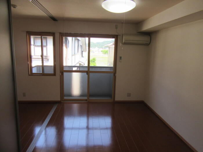 ウエストリバーの居間・リビング