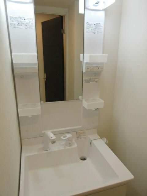 アイリス浦和岸町の独立洗面台