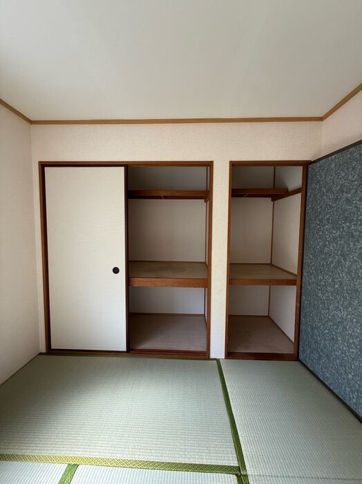 プレジール高広の和室|物入（和室）