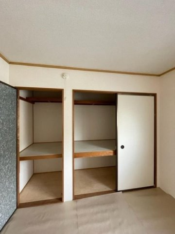 プレジール高広の和室|物入（和室）