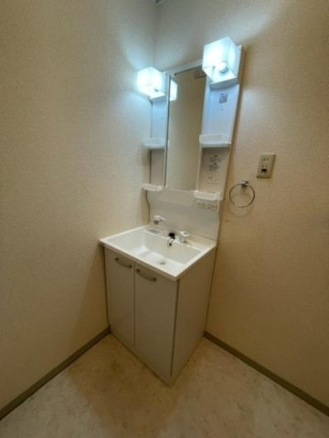 プレジール倉本 A棟の独立洗面台|洗髪洗面化粧台