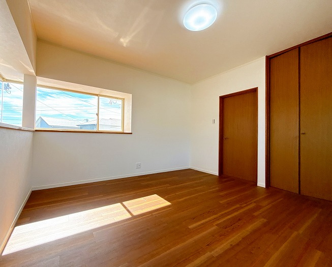 西尾市一色町の洋室