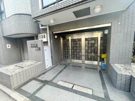 ガーデニア本駒込のエントランス