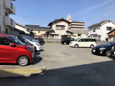 【駐車場】 | オレンジタウン魚住 | 駐車場に車を止められます