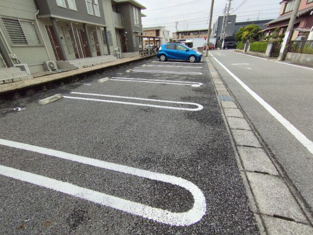 アルページュの駐車場