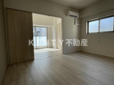 【居間・リビング】 | 水神櫻郷レジデンス | こちらのリビングで趣味の時間をお楽しみください