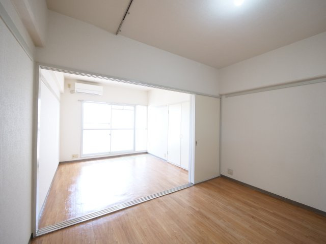 オークタウンマンションの洋室|※写真は別の部屋のものです。