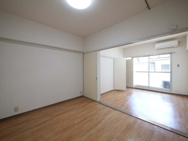 オークタウンマンションの居間・リビング|※写真は別の部屋のものです。