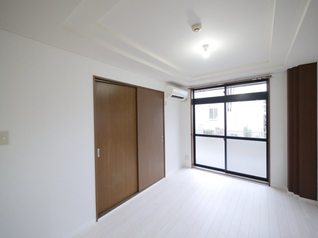 ベルクレストの洋室