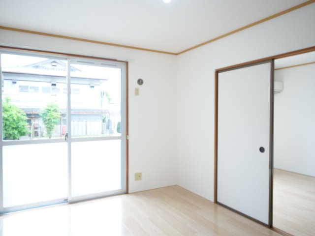 ラディッシュタウン撫川 Bの洋室