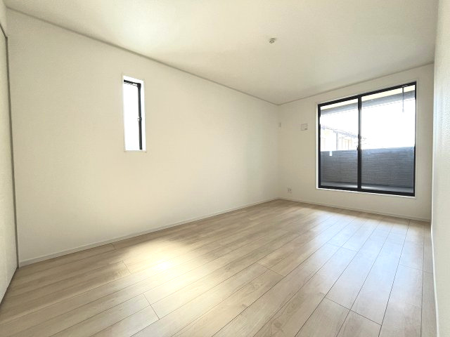 【寝室】 | 春日市一の谷1丁目第8　4号棟（全4棟）【仲介手数料無料・0円】 | 現地写真。2階主寝室です。