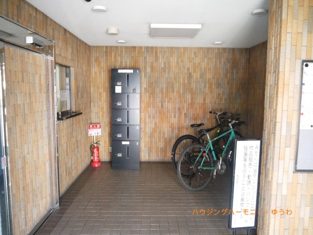 【エントランス】 | 西高島平ダイカンプラザシティ | 住まいの顔にふさわしい落ち着いた迎賓空間