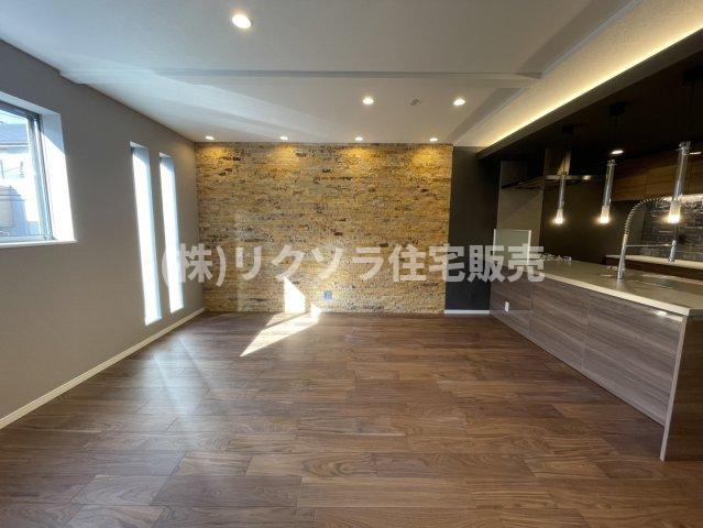 松丘町　中古一戸建てのキッチン|LDK15.25帖
■物件内覧・資金計画相談・住宅ローン相談、リフォーム相談、お問合せ受付中■
※当日・翌日のご内覧、ご相談はお電話でのお問合せがスムーズです！