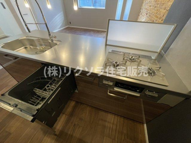 松丘町　中古一戸建てのキッチン|食器洗い乾燥機付き
■物件内覧・資金計画相談・住宅ローン相談、リフォーム相談、お問合せ受付中■
※当日・翌日のご内覧、ご相談はお電話でのお問合せがスムーズです！