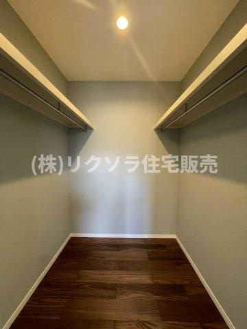 松丘町　中古一戸建ての収納|洋室9.0帖内
■物件内覧・資金計画相談・住宅ローン相談、リフォーム相談、お問合せ受付中■
※当日・翌日のご内覧、ご相談はお電話でのお問合せがスムーズです！