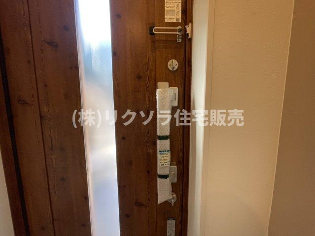 松丘町　中古一戸建ての防犯設備|ツーシリンダー錠
■物件内覧・資金計画相談・住宅ローン相談、リフォーム相談、お問合せ受付中■
※当日・翌日のご内覧、ご相談はお電話でのお問合せがスムーズです！